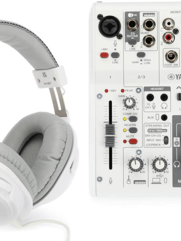 YAMAHA MIXING CONSOLE