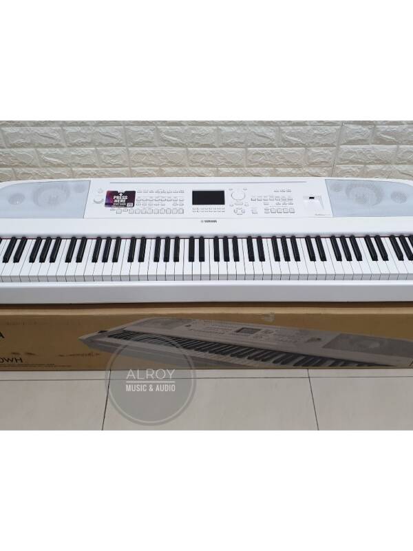 Yamaha 88-key Portable Digital Arranger Piano - White