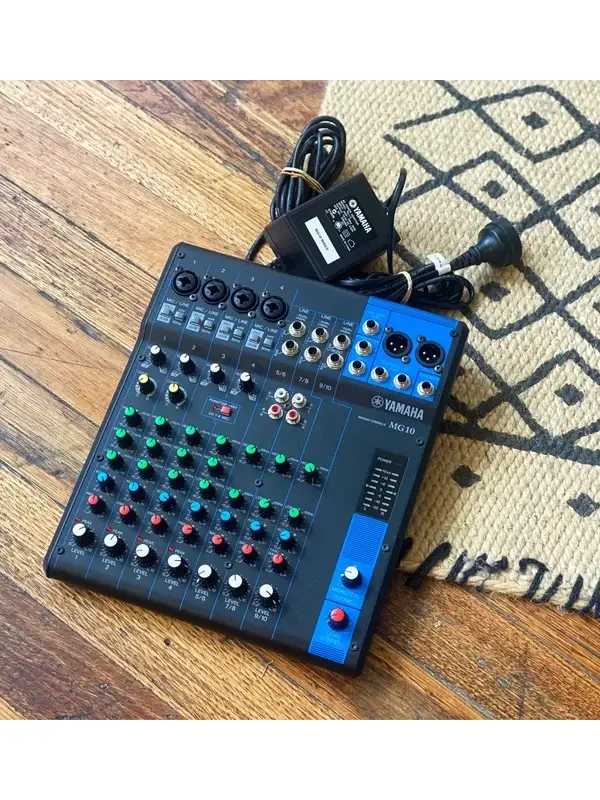MIXING CONSOLE