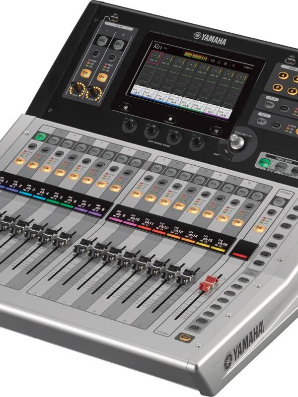 DIGITAL MIXING CONSOLE